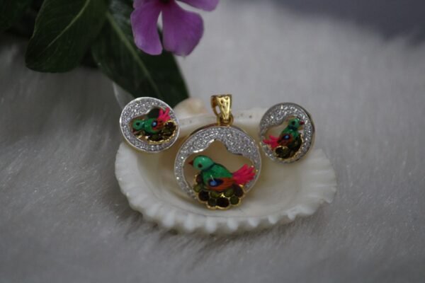 a pendant gold