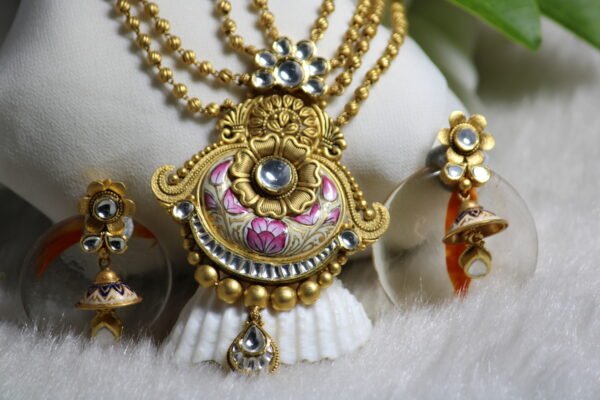 antique pendent set for a girl