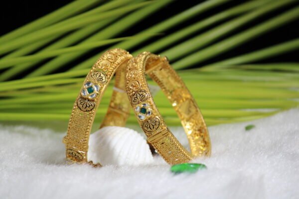 gold kangans for ladies