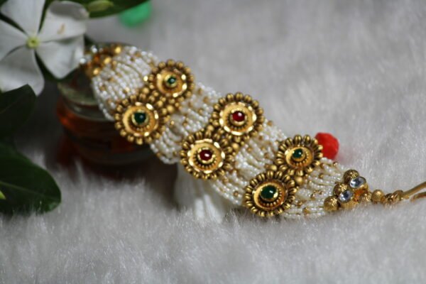 gold necklace with moti