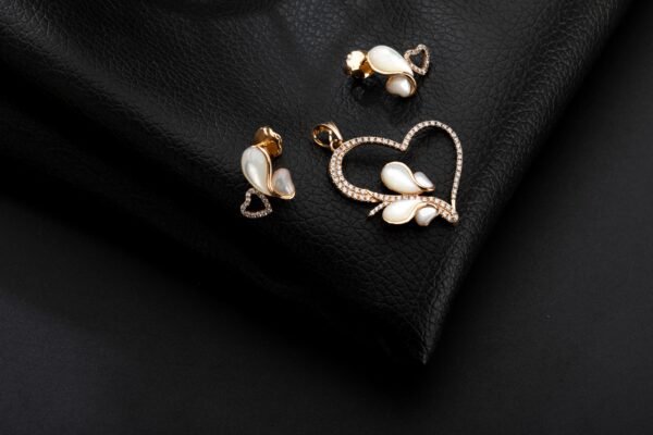 Gold Pendant Set For Ladies