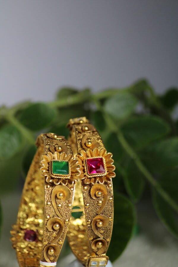 kangan pair with red green diamonds