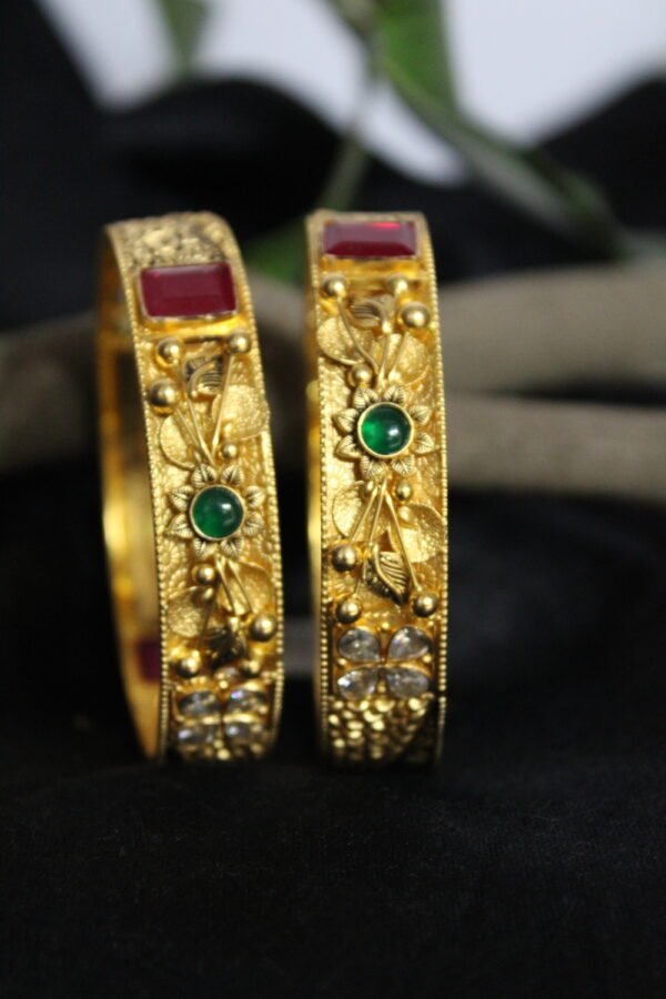kangan set with red diamond