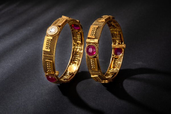 kangan with red diamond