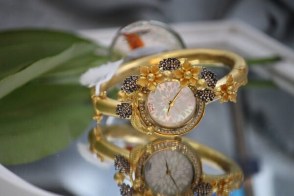 Gold Watch For Ladies - Image 2