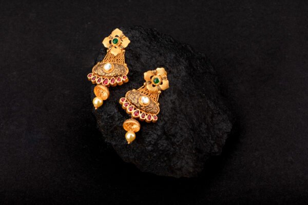 ladkiyon ki earrings
