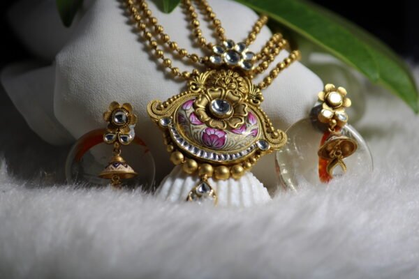 rajwadi pendent necklace