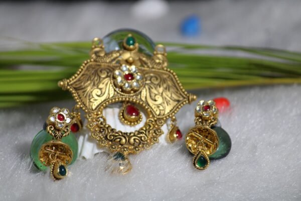 rajwadi style pendent set for women