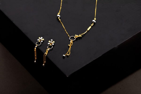 traditional gold necklace