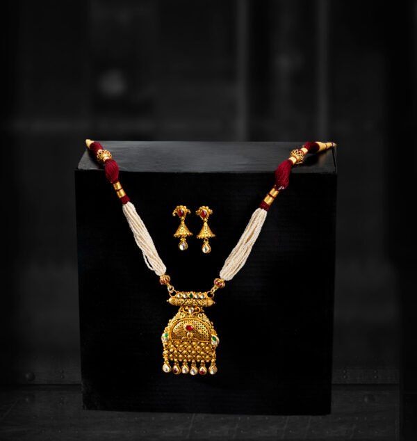 unique gold pendant necklace